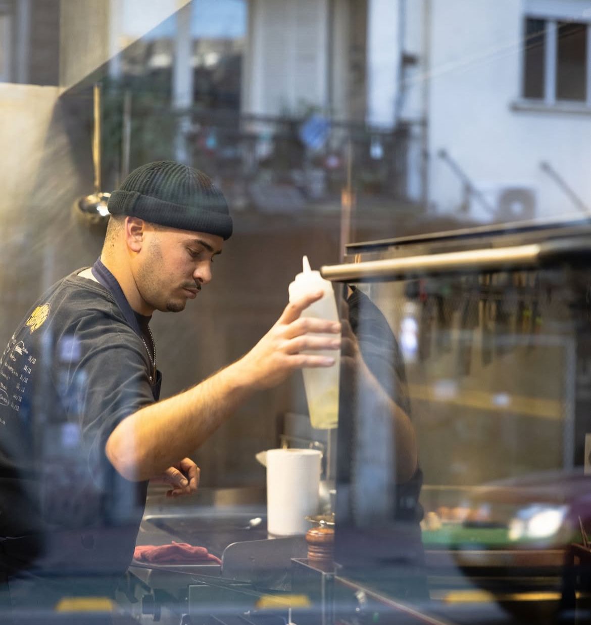 Detalle de cocina y emplatado